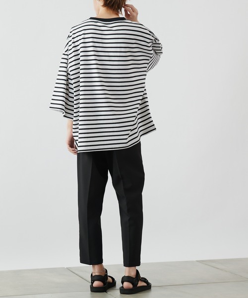 COLONY 2139（コロニートゥーワンスリーナイン）の「ボーダー5分袖SUPER BIG T/スーパービッグTシャツ(ユニセックス可)/ビッグシルエットボーダーT（Tシャツ/カットソー・メンズ・ホワイト/チャコールグレー・LARGE/MEDIUM）」の10枚目の写真