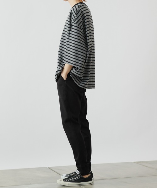 COLONY 2139（コロニートゥーワンスリーナイン）の「ボーダー5分袖SUPER BIG T/スーパービッグTシャツ(ユニセックス可)/ビッグシルエットボーダーT（Tシャツ/カットソー・メンズ・ホワイト/チャコールグレー・LARGE/MEDIUM）」の22枚目の写真