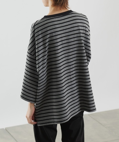 COLONY 2139（コロニートゥーワンスリーナイン）の「ボーダー5分袖SUPER BIG T/スーパービッグTシャツ(ユニセックス可)/ビッグシルエットボーダーT（Tシャツ/カットソー・メンズ・ホワイト/チャコールグレー・LARGE/MEDIUM）」の14枚目の写真