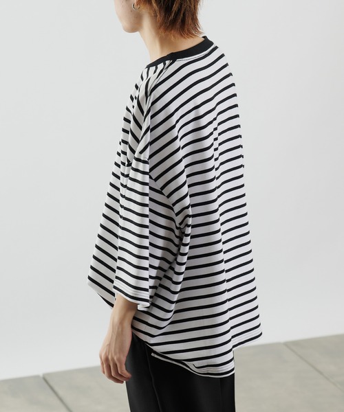 COLONY 2139（コロニートゥーワンスリーナイン）の「ボーダー5分袖SUPER BIG T/スーパービッグTシャツ(ユニセックス可)/ビッグシルエットボーダーT（Tシャツ/カットソー・メンズ・ホワイト/チャコールグレー・LARGE/MEDIUM）」の6枚目の写真