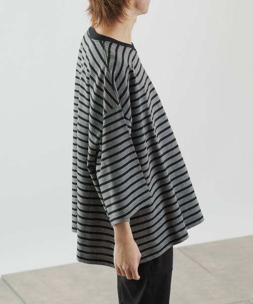 COLONY 2139（コロニートゥーワンスリーナイン）の「ボーダー5分袖SUPER BIG T/スーパービッグTシャツ(ユニセックス可)/ビッグシルエットボーダーT（Tシャツ/カットソー・メンズ・ホワイト/チャコールグレー・LARGE/MEDIUM）」の17枚目の写真