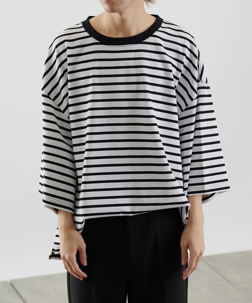 COLONY 2139（コロニートゥーワンスリーナイン）の「ボーダー5分袖SUPER BIG T/スーパービッグTシャツ(ユニセックス可)/ビッグシルエットボーダーT（Tシャツ/カットソー・メンズ・ホワイト/チャコールグレー・LARGE/MEDIUM）」の3枚目の写真
