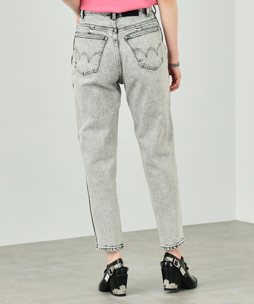 EDWIN(エドウィン)の「essentials マムズデニムパンツ(デニムパンツ・レディース・ダークインディゴブルー/ケミカルウォッシュ/ブラック/ライトインディゴブルー/ブラック系その他2/インディゴブルー・SMALL/LARGE/MEDIUM/X-SMALL)」の21枚目の写真