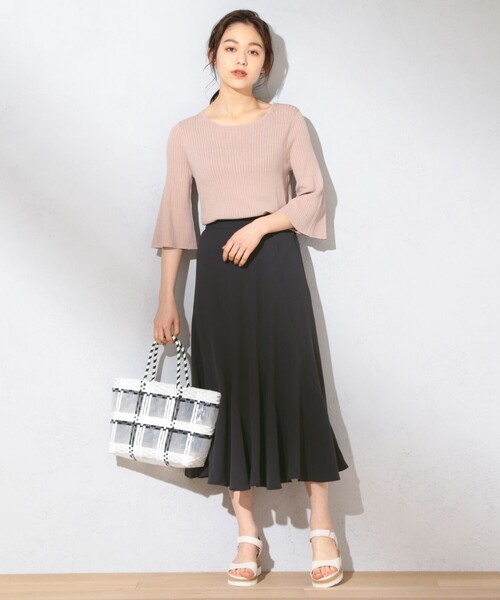Feroux(フェルゥ)の「【洗える】バックシャン ニット(ニット/セーター・レディース・黄土色系/ライトグリーン系/アイボリー系/ブラック系・2)」の14枚目の写真