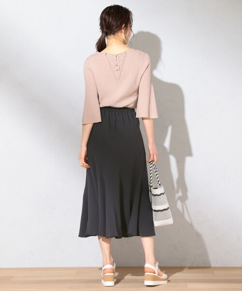 Feroux(フェルゥ)の「【洗える】バックシャン ニット(ニット/セーター・レディース・黄土色系/ライトグリーン系/アイボリー系/ブラック系・2)」の15枚目の写真