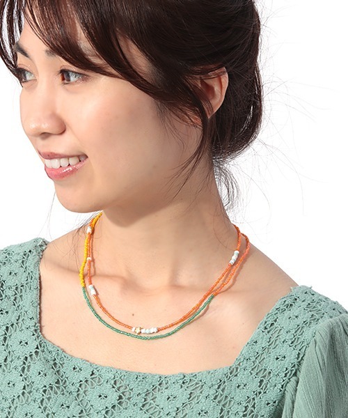 チチカカ（チチカカ）の「バイカラービーズ２連ネックレス（ネックレス・レディース・オレンジ/ピンク/グレー・FREE）」の3枚目の写真
