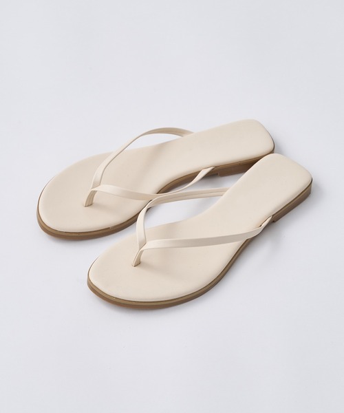 one after another NICE CLAUP（ワンアフターアナザーナイスクラップ）の「フェイクレザートングサンダル（サンダル・レディース・ブラック/アイボリー・SMALL/MEDIUM/LARGE）」の13枚目の写真