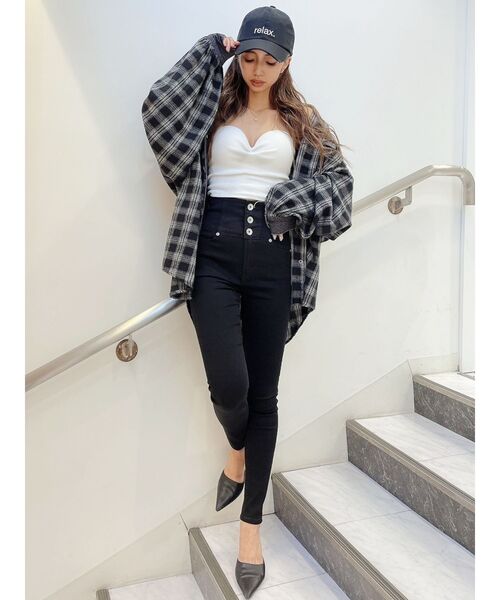 GYDA（ジェイダ）の「ハイウエストボタンカラースキニーパンツ（その他パンツ・レディース・ブラック/ベージュ・SMALL/MEDIUM/X-SMALL）」の16枚目の写真