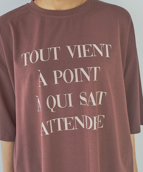 abahouse mavie（アバハウスマヴィ）の「【EC先行販売】ワイド5分袖ロゴTシャツ（Tシャツ/カットソー・レディース・ホワイト/ピンク/ベージュ/チャコールグレー/ボルドー/ホワイト系その他2/ブラック・フリー）」の20枚目の写真