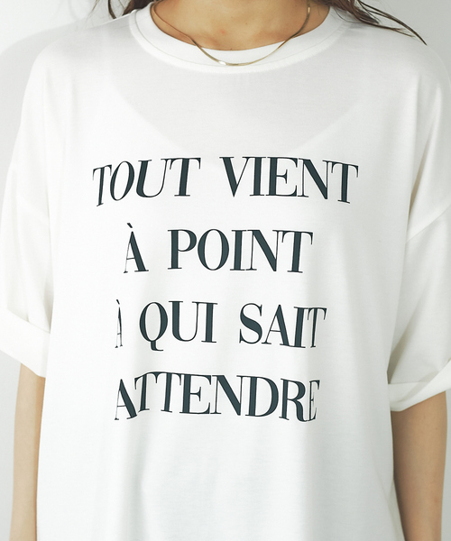 abahouse mavie（アバハウスマヴィ）の「【EC先行販売】ワイド5分袖ロゴTシャツ（Tシャツ/カットソー・レディース・ホワイト/ピンク/ベージュ/チャコールグレー/ボルドー/ホワイト系その他2/ブラック・フリー）」の21枚目の写真