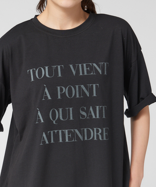 abahouse mavie（アバハウスマヴィ）の「【EC先行販売】ワイド5分袖ロゴTシャツ（Tシャツ/カットソー・レディース・ホワイト/ピンク/ベージュ/チャコールグレー/ボルドー/ホワイト系その他2/ブラック・フリー）」の12枚目の写真