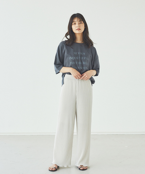 abahouse mavie（アバハウスマヴィ）の「【EC先行販売】ワイド5分袖ロゴTシャツ（Tシャツ/カットソー・レディース・ホワイト/ピンク/ベージュ/チャコールグレー/ボルドー/ホワイト系その他2/ブラック・フリー）」の16枚目の写真