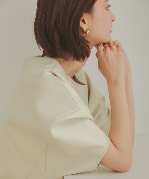 SENSE OF PLACE by URBAN RESEARCH（センスオブプレイスバイアーバンリサーチ）の「『WEB限定』フェイクレザーボリュームスリーブトップ（シャツ/ブラウス・レディース・ネイビー/ブラウン/アイボリー・ONE）」の12枚目の写真