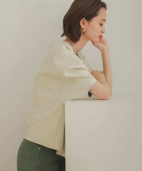 SENSE OF PLACE by URBAN RESEARCH（センスオブプレイスバイアーバンリサーチ）の「『WEB限定』フェイクレザーボリュームスリーブトップ（シャツ/ブラウス・レディース・ネイビー/ブラウン/アイボリー・ONE）」の13枚目の写真