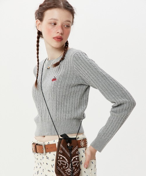 KIRSH(キルシー)の「A'GEM/9 × .kom『KIRSH/キルシー』SMALL CHERRY ROUND KNIT/スモールチェリー クロップド丈 ラウンドニットソー(ニット/セーター・レディース・ネイビー/グレー/グリーン・FREE)」の1枚目の写真