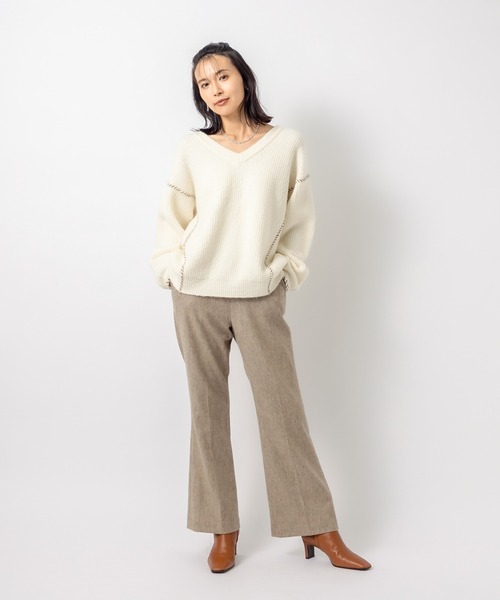 RIVE DROITE（リヴドロワ）の「Vネックがボリュームニットに抜け感をプラス　ヤク混ハンドステッチVネックニット（ニット/セーター・レディース・ベージュ/オフホワイト・FREE）」の14枚目の写真