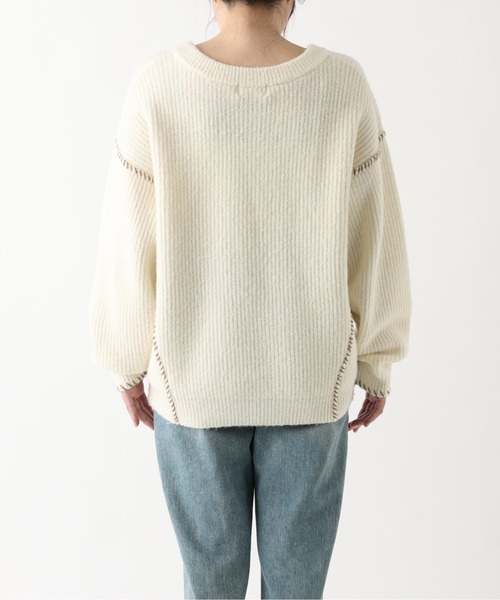 RIVE DROITE（リヴドロワ）の「Vネックがボリュームニットに抜け感をプラス　ヤク混ハンドステッチVネックニット（ニット/セーター・レディース・ベージュ/オフホワイト・FREE）」の19枚目の写真