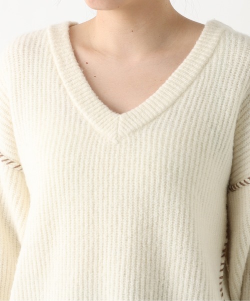 RIVE DROITE（リヴドロワ）の「Vネックがボリュームニットに抜け感をプラス　ヤク混ハンドステッチVネックニット（ニット/セーター・レディース・ベージュ/オフホワイト・FREE）」の20枚目の写真