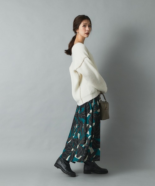 RIVE DROITE（リヴドロワ）の「Vネックがボリュームニットに抜け感をプラス　ヤク混ハンドステッチVネックニット（ニット/セーター・レディース・ベージュ/オフホワイト・FREE）」の8枚目の写真