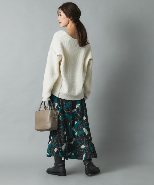 RIVE DROITE（リヴドロワ）の「Vネックがボリュームニットに抜け感をプラス　ヤク混ハンドステッチVネックニット（ニット/セーター・レディース・ベージュ/オフホワイト・FREE）」の9枚目の写真