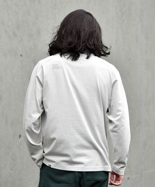 SHIPS（シップス）の「SHIPS: SHELTECH Warm(R) モックネック ロングスリーブTシャツ (ロンT)（Tシャツ/カットソー・メンズ・グレー/オリーブ・SMALL/MEDIUM/LARGE/X-LARGE）」の9枚目の写真