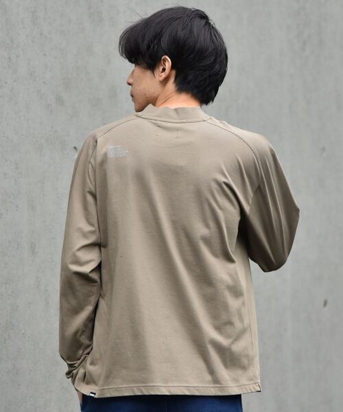 SHIPS（シップス）の「SHIPS: SHELTECH Warm(R) モックネック ロングスリーブTシャツ (ロンT)（Tシャツ/カットソー・メンズ・グレー/オリーブ・SMALL/MEDIUM/LARGE/X-LARGE）」の4枚目の写真