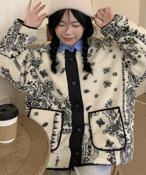 emi+（エミプラス）の「ペイズリー柄ボアブルゾン（ブルゾン・レディース・ホワイト・FREE）」の7枚目の写真