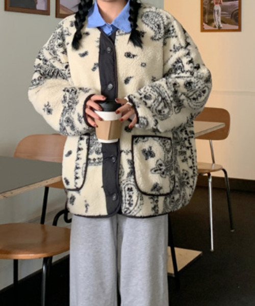 emi+（エミプラス）の「ペイズリー柄ボアブルゾン（ブルゾン・レディース・ホワイト・FREE）」の9枚目の写真