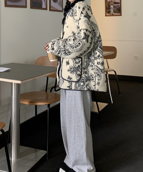 emi+（エミプラス）の「ペイズリー柄ボアブルゾン（ブルゾン・レディース・ホワイト・FREE）」の10枚目の写真