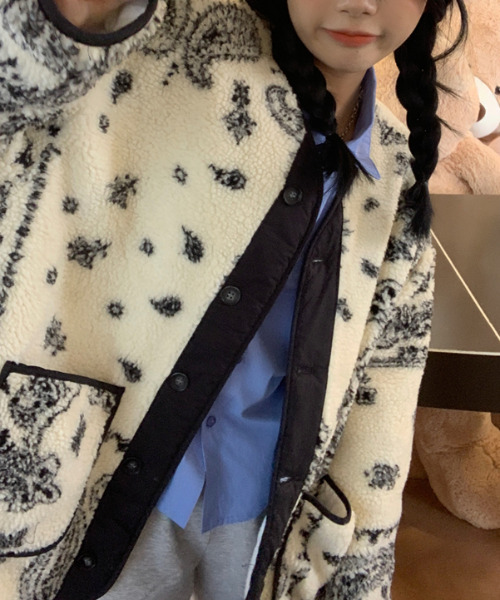 emi+（エミプラス）の「ペイズリー柄ボアブルゾン（ブルゾン・レディース・ホワイト・FREE）」の12枚目の写真