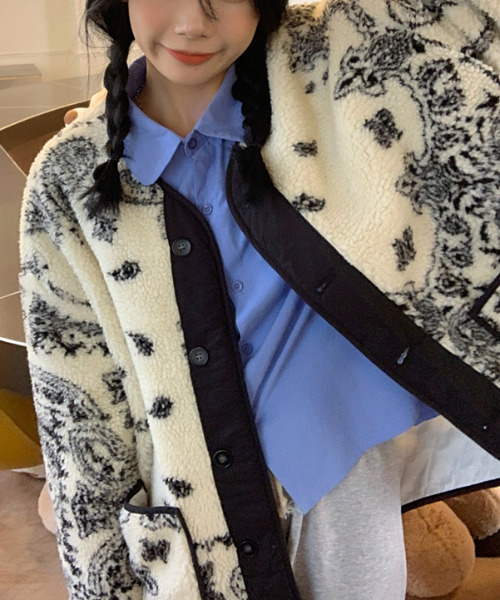 emi+（エミプラス）の「ペイズリー柄ボアブルゾン（ブルゾン・レディース・ホワイト・FREE）」の13枚目の写真