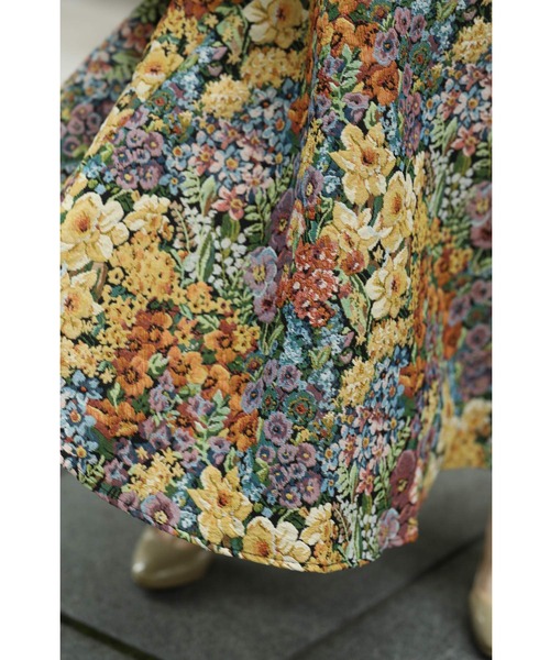 cawaii（カワイイ）の「クラシカルな花世界を纏うジャガード織りロングスカート（スカート・レディース・マルチ・FREE）」の5枚目の写真