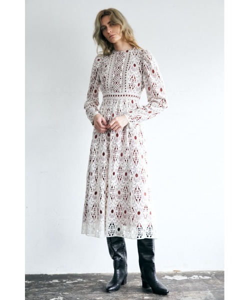 MOUSSY(マウジー)の「CLASSICAL LACE ドレス(ドレス・レディース・アイボリー/レッド系その他/ブラック・2/1)」の3枚目の写真