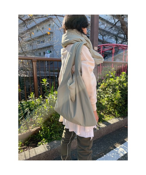 BLACK BY MOUSSY(ブラックバイマウジー)の「quilting bag(キルティングバック)(トートバッグ・レディース・ブラック/ライトカーキ・FREE)」の20枚目の写真