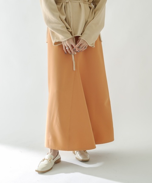 mystic(ミスティック)の「ナローフレアスカート(スカート・レディース・ブラック/オフホワイト/オレンジ/ブルー・1/2)」の15枚目の写真