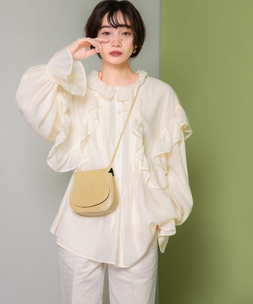フリルディティールブラウス