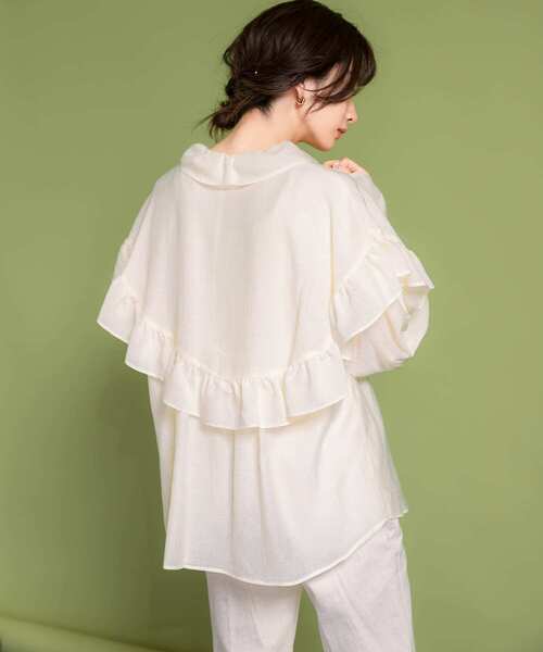 フリルディティールブラウス