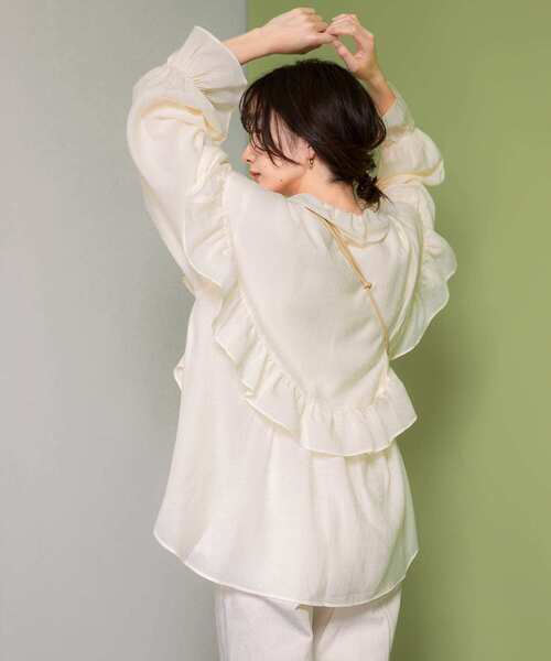 フリルディティールブラウス
