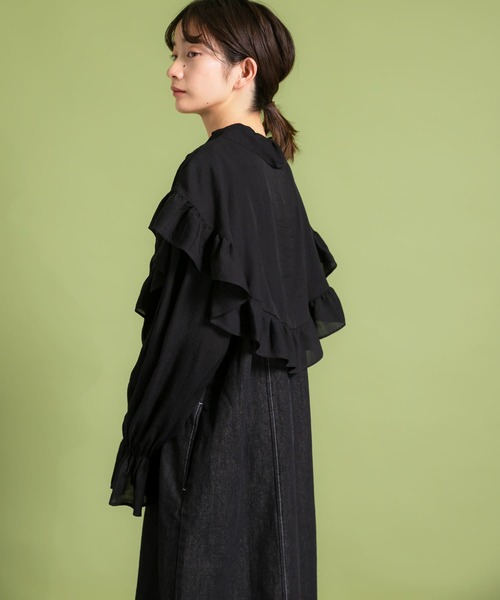 フリルディティールブラウス