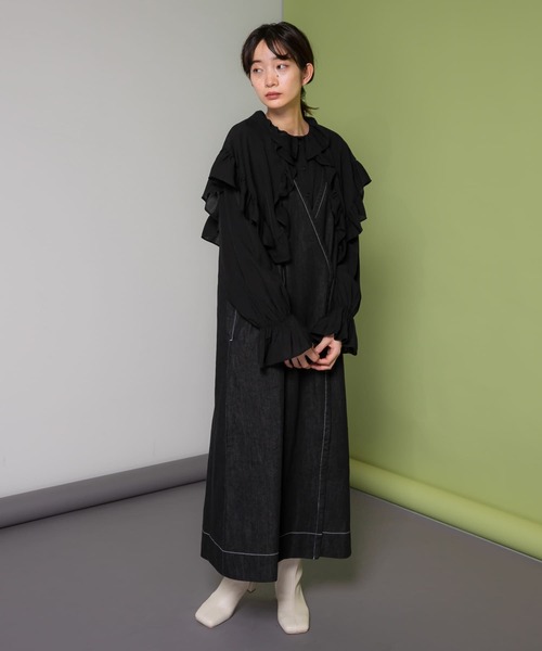 フリルディティールブラウス