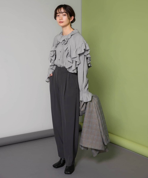 KBF（ケイビーエフ）の「フリルディティールブラウス（シャツ/ブラウス・レディース・オフホワイト/グレー/ブラック・ONE）」の19枚目の写真