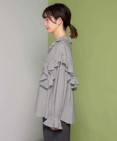 KBF（ケイビーエフ）の「フリルディティールブラウス（シャツ/ブラウス・レディース・オフホワイト/グレー/ブラック・ONE）」の21枚目の写真