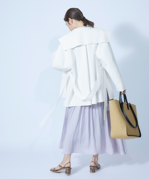 ROPE'（ロペ）の「【一部WEB限定】リバーセーラーカラーショートコート（トレンチコート・レディース・ホワイト/ベージュ/ネイビー/イエロー・36/38）」の20枚目の写真