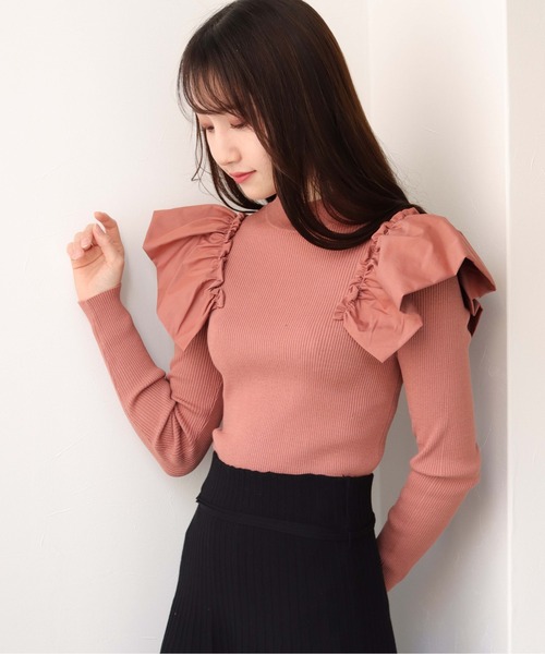 HER CLOSET(ハークローゼット)の「【TwentyThree】肩フリルドッキングリブニット(ニット/セーター・レディース・ライトグレー/ブラック/ベージュ/ブルー/スモークピンク・FREE)」の6枚目の写真