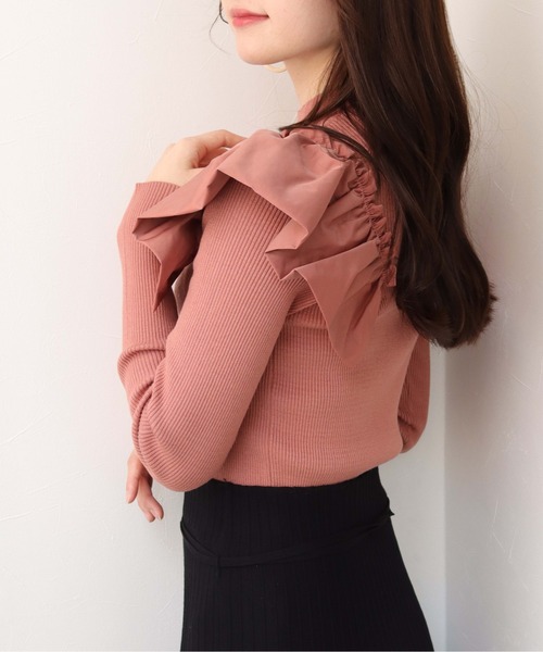 HER CLOSET(ハークローゼット)の「【TwentyThree】肩フリルドッキングリブニット(ニット/セーター・レディース・ライトグレー/ブラック/ベージュ/ブルー/スモークピンク・FREE)」の8枚目の写真