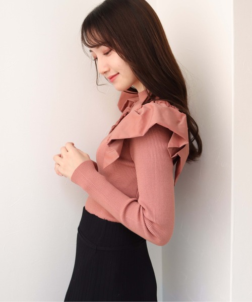HER CLOSET(ハークローゼット)の「【TwentyThree】肩フリルドッキングリブニット(ニット/セーター・レディース・ライトグレー/ブラック/ベージュ/ブルー/スモークピンク・FREE)」の13枚目の写真