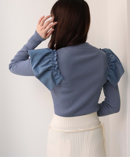 HER CLOSET(ハークローゼット)の「【TwentyThree】肩フリルドッキングリブニット(ニット/セーター・レディース・ライトグレー/ブラック/ベージュ/ブルー/スモークピンク・FREE)」の9枚目の写真