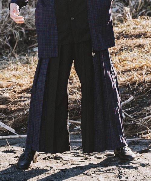 NO ID.（ノーアイディ）の「スイッチングプリーツワイドPT（その他パンツ・メンズ・レッド/ブルー/グリーン・1/2/3）」の3枚目の写真