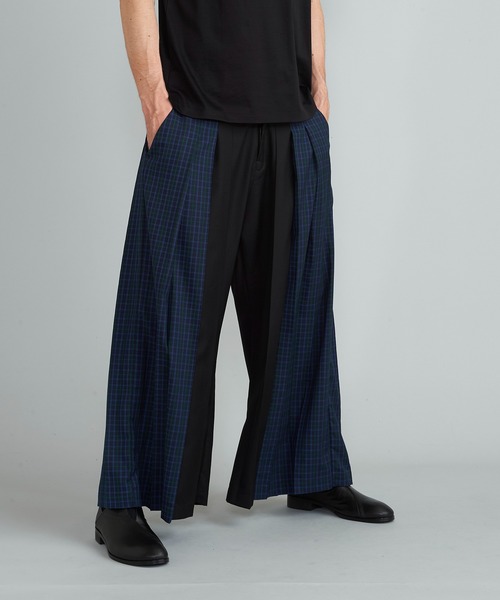 NO ID.（ノーアイディ）の「スイッチングプリーツワイドPT（その他パンツ・メンズ・レッド/ブルー/グリーン・1/2/3）」の2枚目の写真