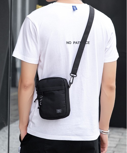 NEW GENTLEMAN(ニュージェントルマン)の「ミニ ショルダーバッグ(ショルダーバッグ・メンズ・ブラック・FREE)」の9枚目の写真